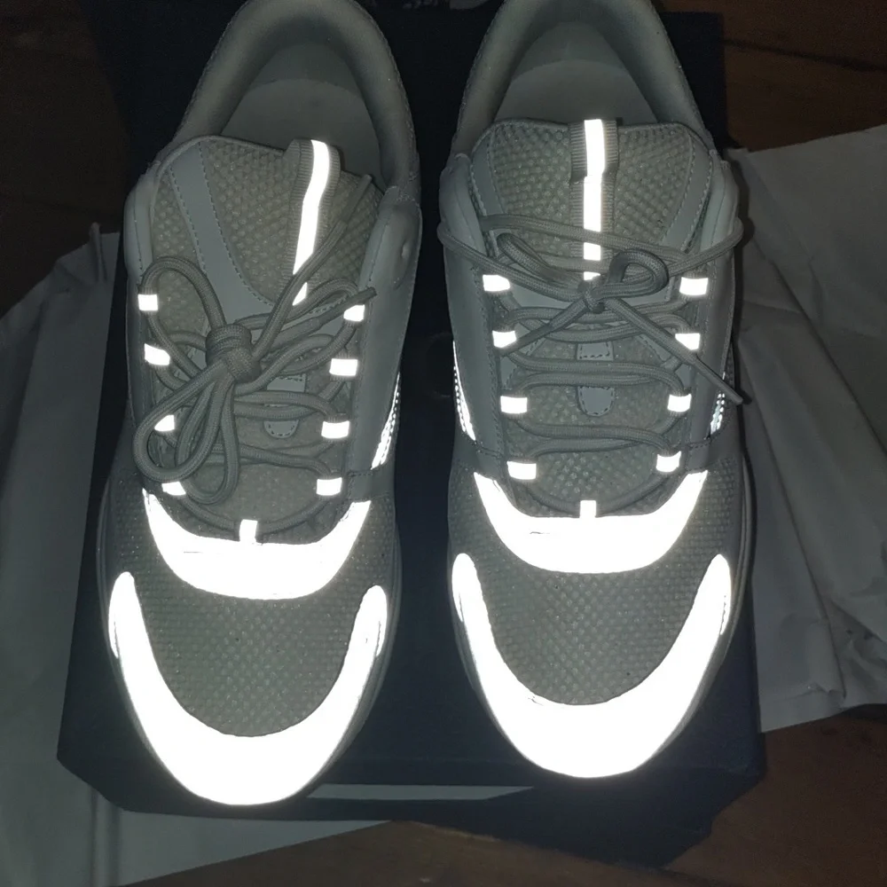 Used Dior B22 White Sneakers - Picture 2 of 6